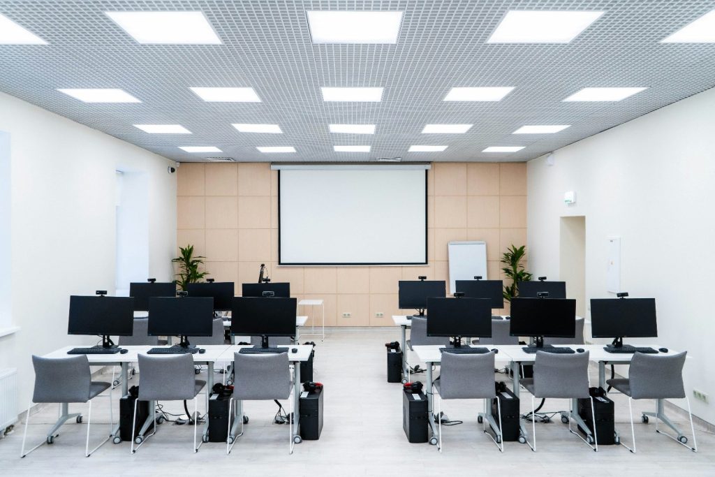 A university computer lab representing educational technology in higher education